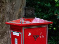 Roter, alter Briefkasten - Hévíz